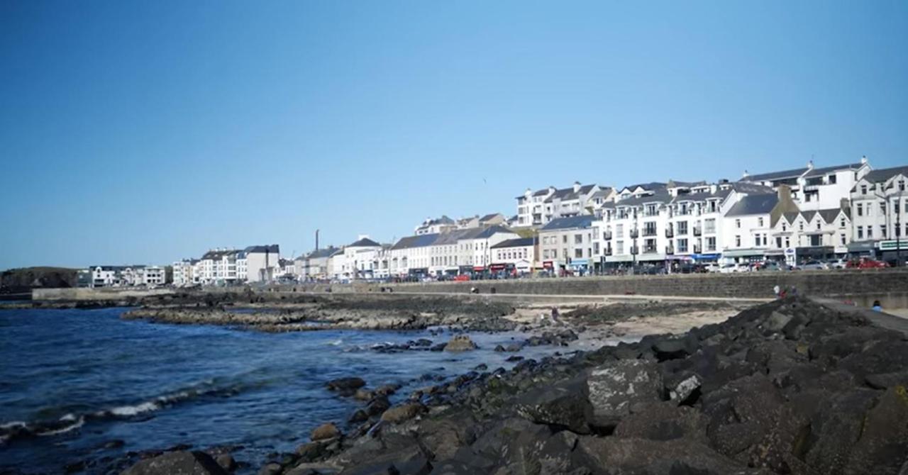Villa Enfield Street House Behind Portstewart Promenade With Partial Sea View From Front 3 Bed Sleeps 7 Extérieur photo