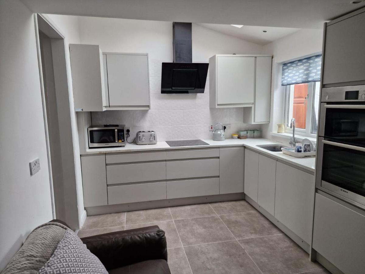 Villa Enfield Street House Behind Portstewart Promenade With Partial Sea View From Front 3 Bed Sleeps 7 Extérieur photo